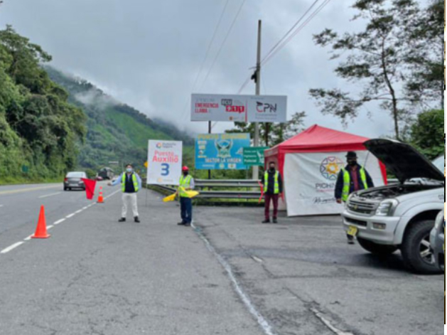 Tránsito normal en la vía Mitad del Mundo-Río Blanco en primer día de feriado