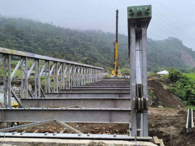 Puente es colocado sobre el río Lelia en la vía Alóag – Santo Domingo