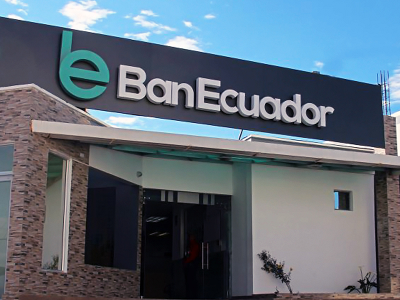 Gerente de BanEcuador de Sucumbíos es detenida junto a otras 5 funcionarios públicos