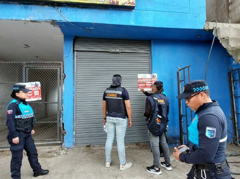 Clausuran local comercial en Pifo por violación de normativas sanitarias