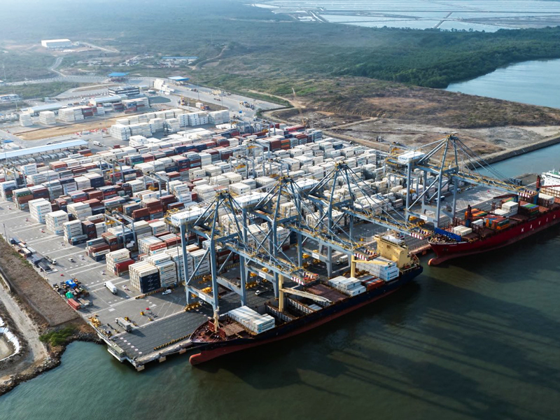 MTOP y DP World suscriben memorando para adelantar obras de la fase II de puerto Posorja