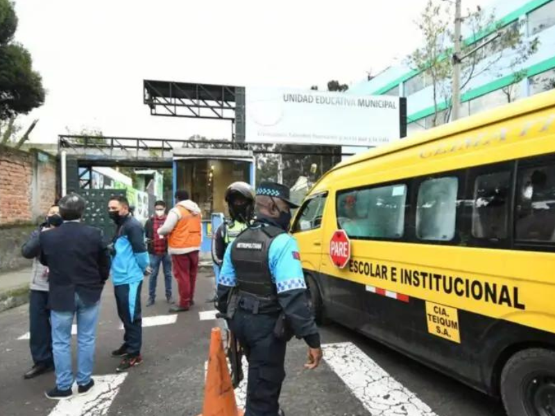 Ministerio monitorea a 13 instituciones educativas ubicadas en la zona del aluvión