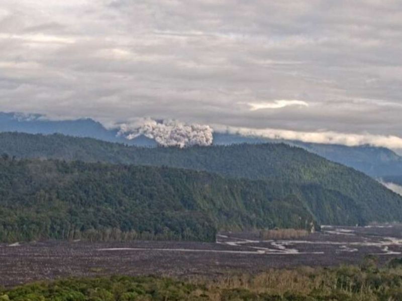 Incremento de actividad eruptiva en el volcán Sangay, Geofísico emite advertencia para provincias cercanas