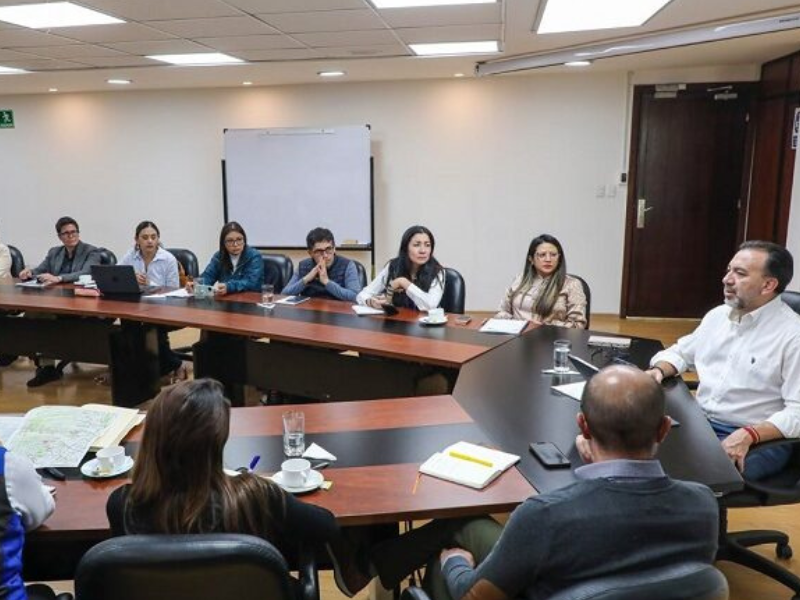 Pabel Muñoz recibió informes del estado de las quebradas del Pichincha