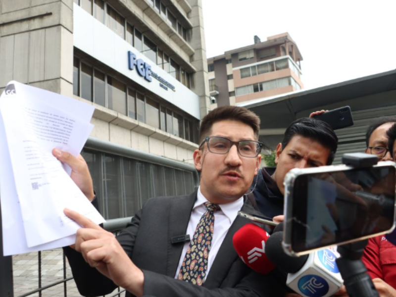 Abogado de Ronny Aleaga presentó ‘pericias’ de supuestos chats con la fiscal