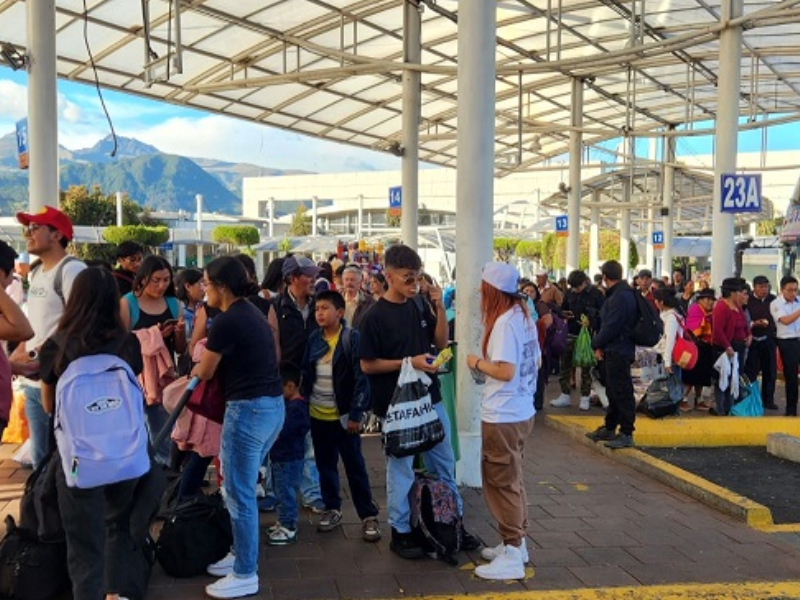 Terminales terrestres de Quito proyectan la salida de 74 mil pasajeros por la Consulta Popular