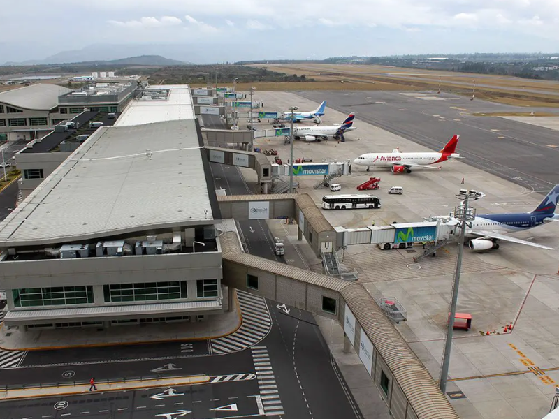 Los aeropuertos funcionan de manera normal este 18 y 19 de abril