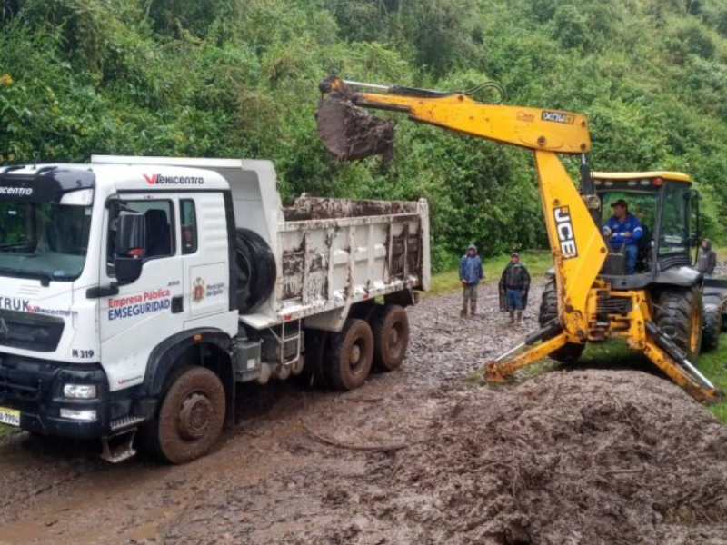 Intensas lluvias provocan desborde en el sur de Quito