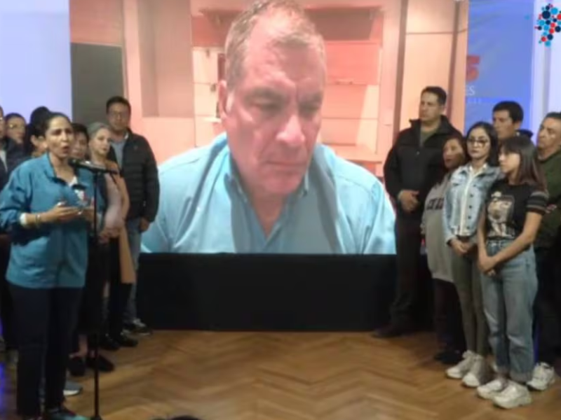 Correa dice que consulta popular fue una victoria del pueblo y un freno a Noboa