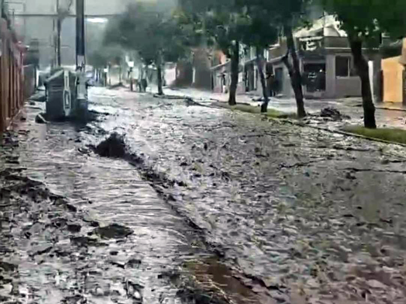 Alerta en La Gasca por gran cantidad de agua y lodo