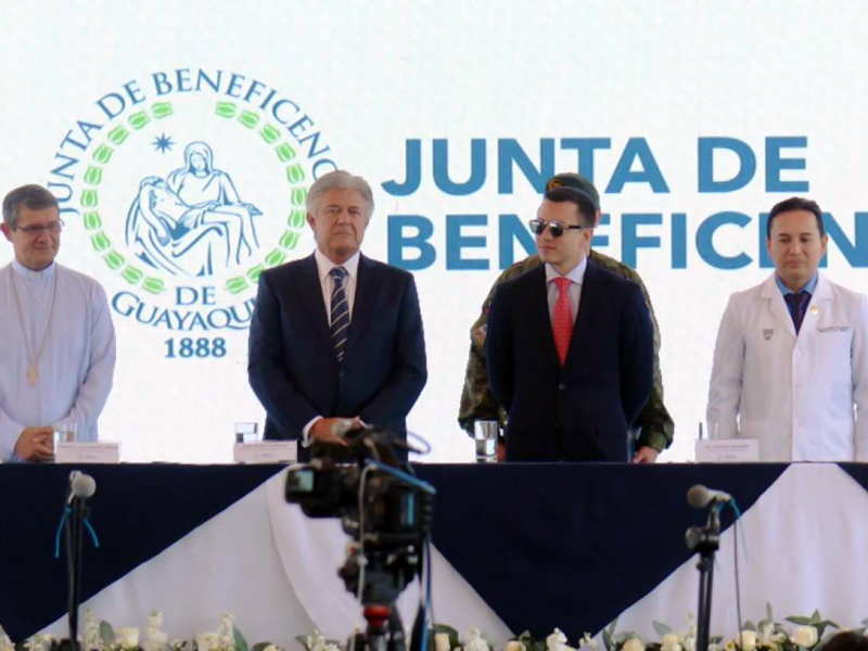 Noboa asiste a inauguración de Hospital de Especialidades Alfredo Paulson de Guayaquil