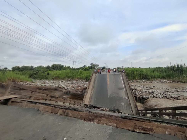 Ministerio de Transporte instalará un puente en la vía La Troncal – El Triunfo