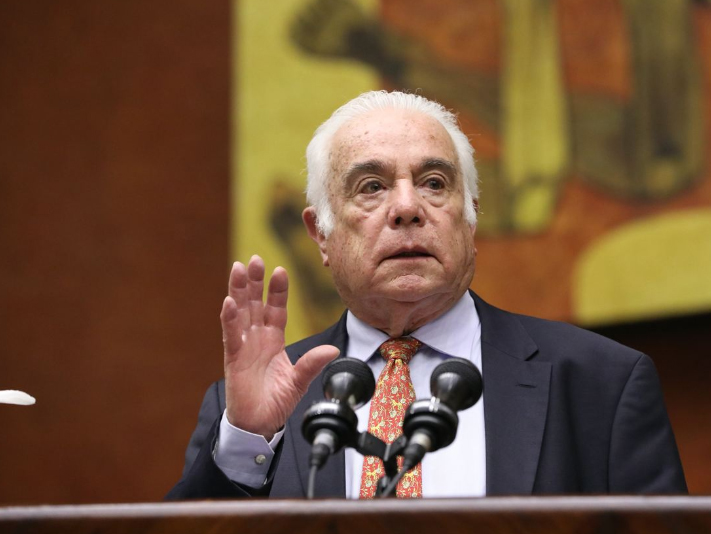 Juicio político a Santos Alvite queda en suspenso en la Asamblea