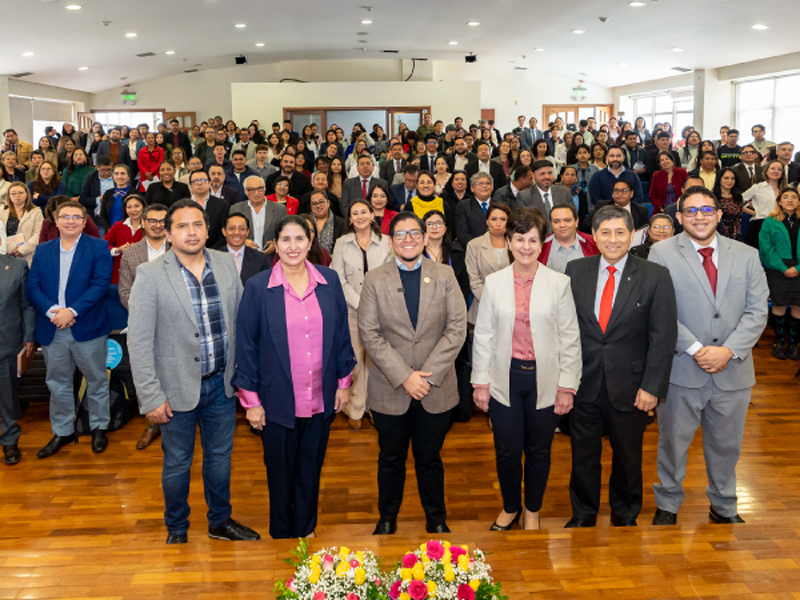 Ministerio de Educación y Academia trabajarán en la formación de los docentes
