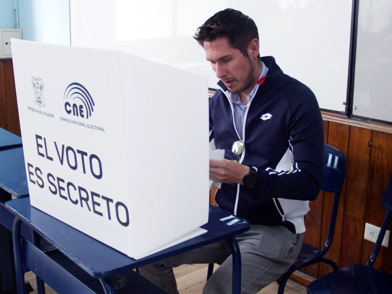 13,6 millones de ecuatorianos acuden a las urnas este domingo