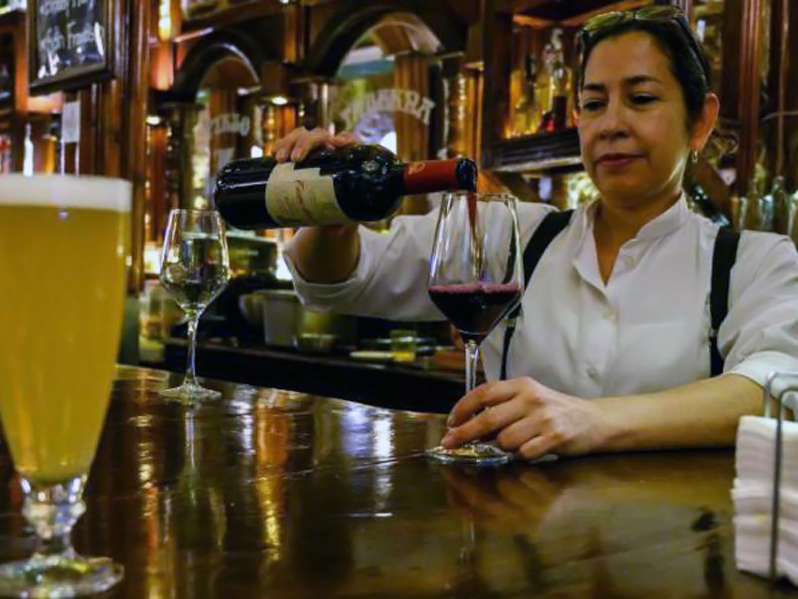 Qué papel tienen los inmigrantes de América Latina en el buen momento de la economía de España