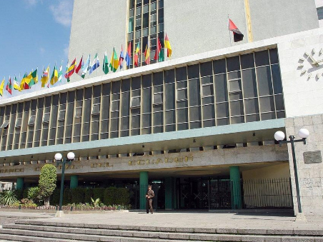 Banco Central bloquea temporalmente bonos de deuda interna de Ecuador