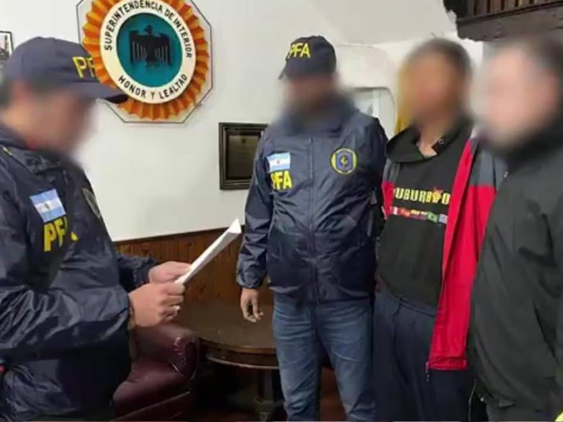 Ministerio de Seguridad de Argentina expulsa a dos ecuatorianos que estarían vinculados con alias ‘Fito’