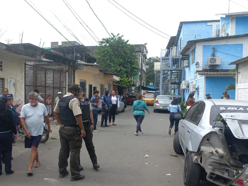 Durán: Vehículo explotó en los exteriores del Municipio