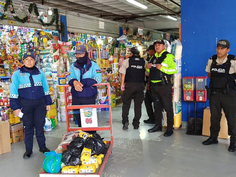 Decomisan alimentos tras alerta por brucelosis en mercados de Ibarra y Otavalo
