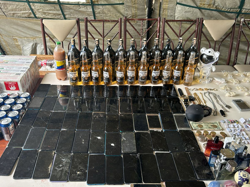 Licores y drogas, entre las incautaciones tras operativo en cárcel de Manabí