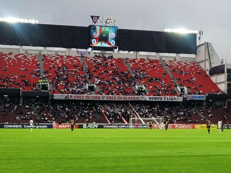 LigaPro multa con USD 84.700 a Liga de Quito por incidentes en partido con Universidad Católica