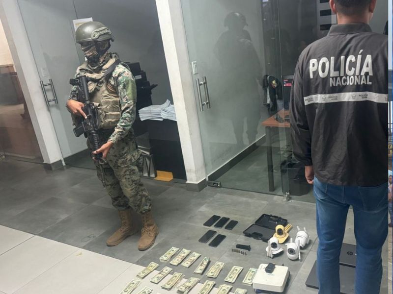 Allanaron la casa de alias «La Madrina»  en Manta, donde se encontró evidencia de actividades ilegales