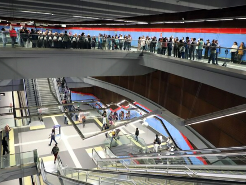 Serenata en el Metro de Quito rindió homenaje a las madres