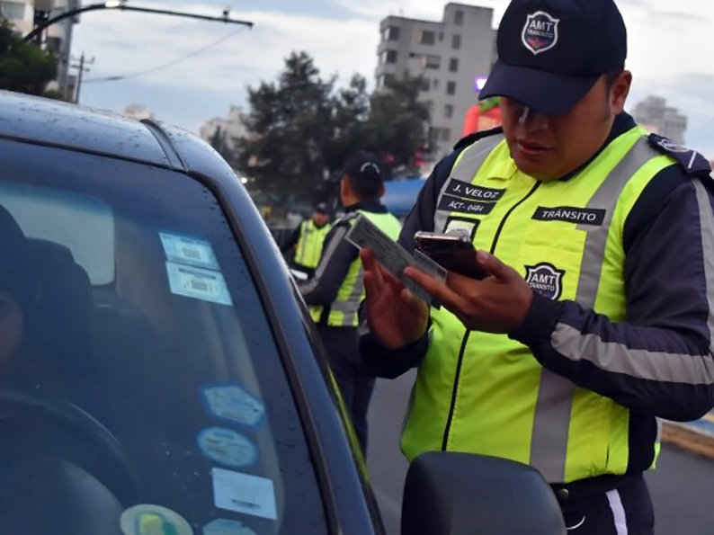 1.100 agentes civiles de tránsito garantizarán la seguridad vial en este feriado