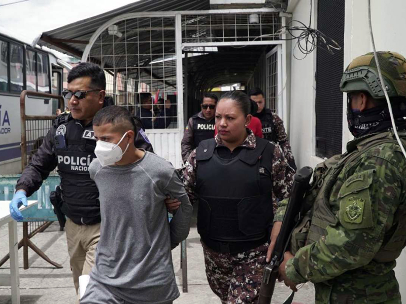 13 privados de la libertad son trasladados a su país de origen