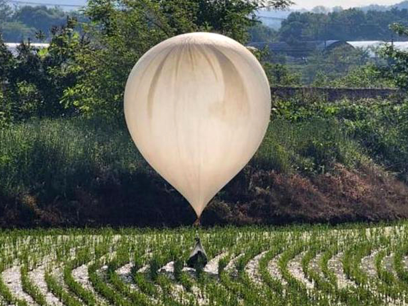 Inusual ataque: Corea del Norte envía globos con desechos y porquerías a Corea del Sur