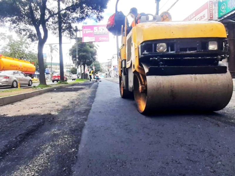 Obras de mantenimiento vial se ejecutan en 11 sectores de Quito
