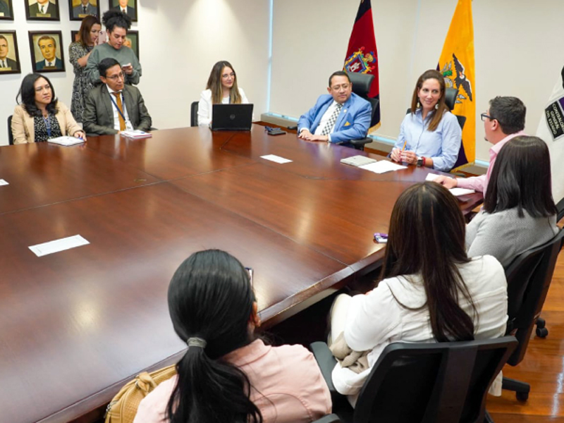 Ministerio de Educación y Contraloría General del Estado fortalecen transparencia en el sector educativo