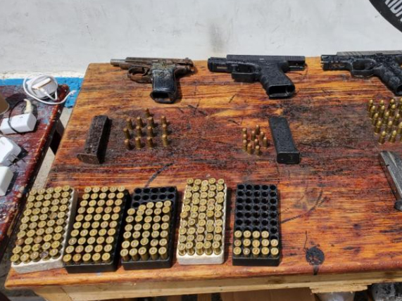 FFAA hallaron todo un arsenal en la Cárcel de Loja