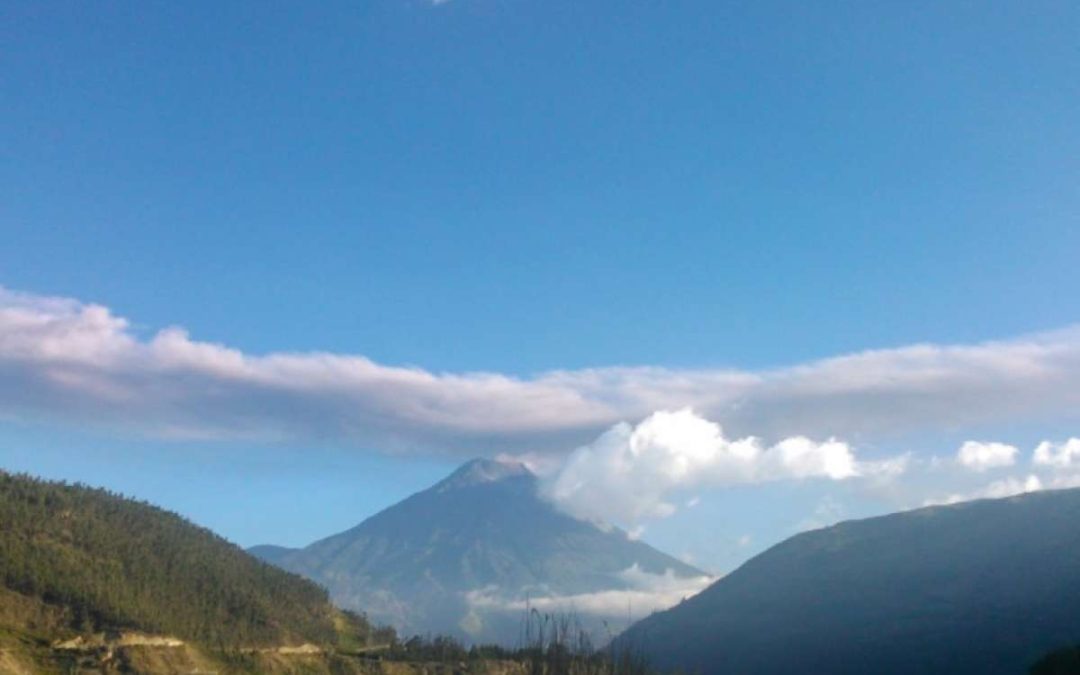 Lahares descienden del Tungurahua y El Reventador