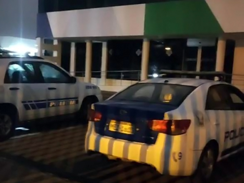 Roban equipos en Agencia de Tránsito de Manta, tras incendio provocado con explosivos