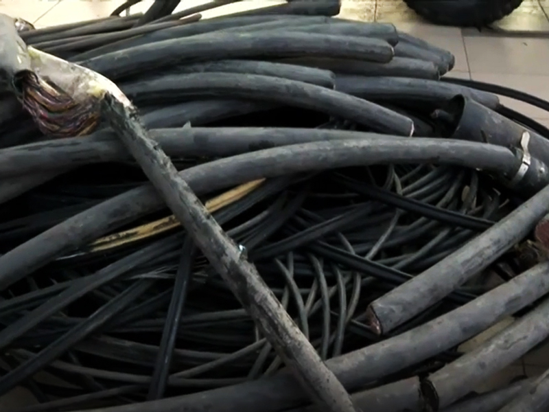 Desarticulan banda dedicada al robo de cables de teléfono en Guayaquil