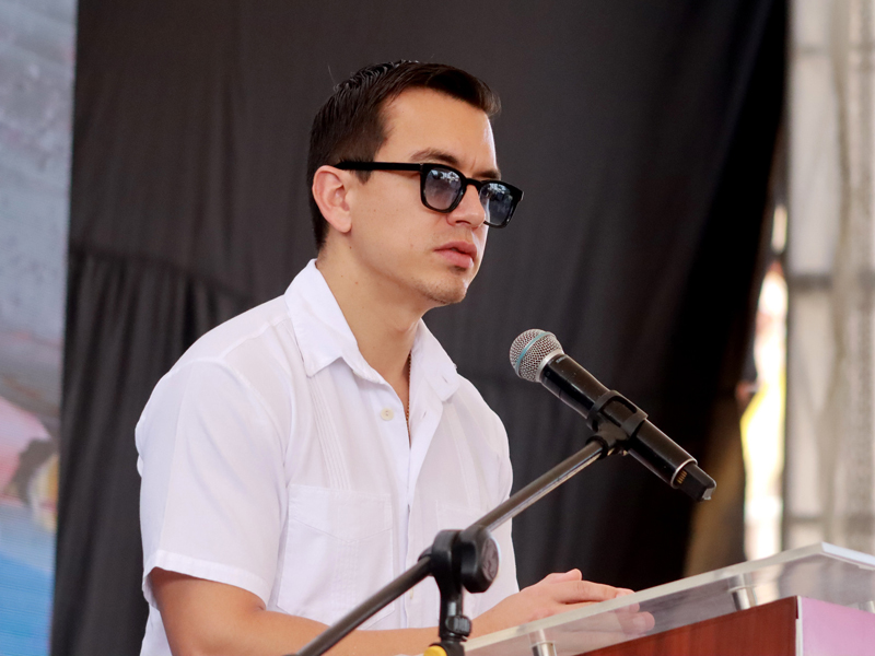 Noboa presentará un nuevo programa de becas para mujeres