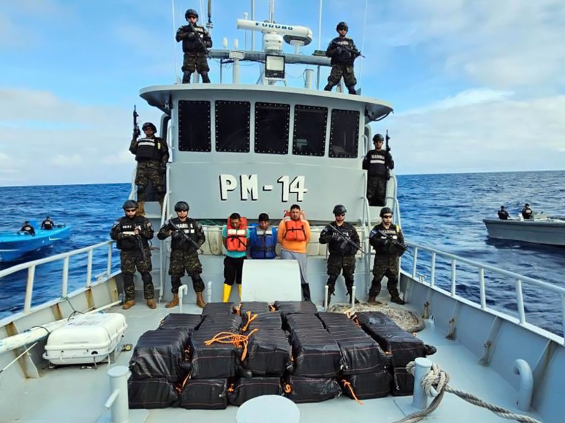 El Salvador: Detienen a ecuatorianos con dos toneladas de droga en altamar