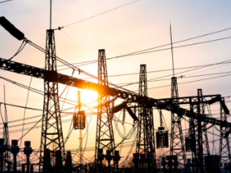Sistema eléctrico está operando al límite y necesita inversión urgente, alerta experto