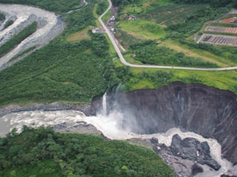 La erosión del río Coca pone en peligro a 48 familias que se quedaron en San Luis, Napo