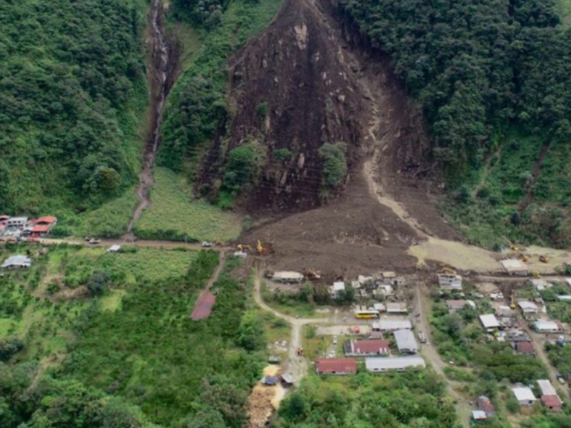 Vía Baños-Puyo sigue cerrada; solo permite tránsito humanitario