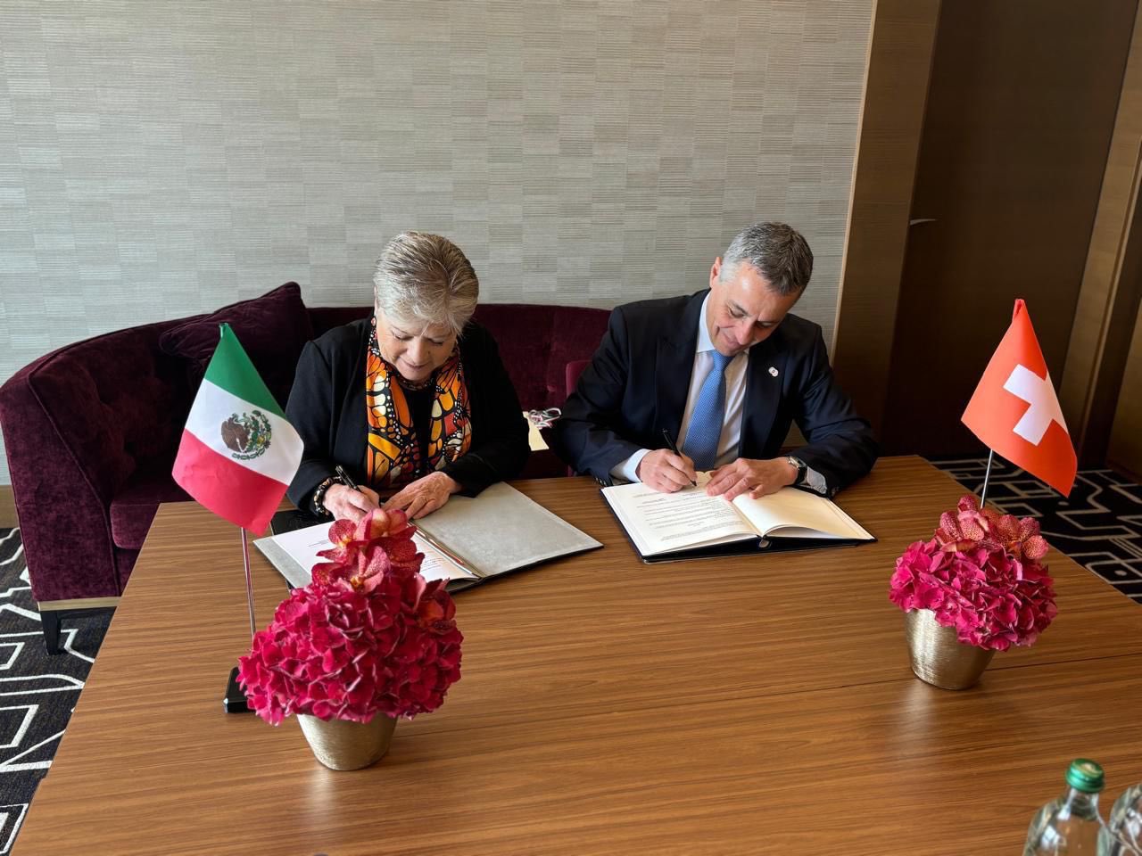 Suiza ejercerá funciones diplomáticas y consulares de México en Ecuador