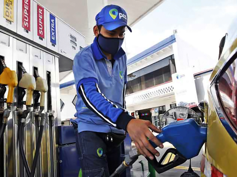 Gasolina extra subirá 25 centavos con el plan para eliminar subsidios