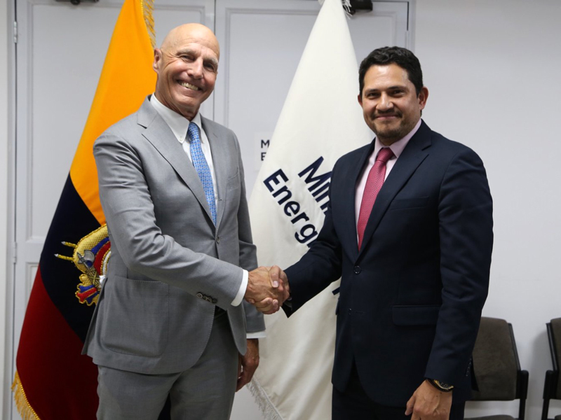 Gobierno firma contrato de explotación de proyecto minero Cascabel