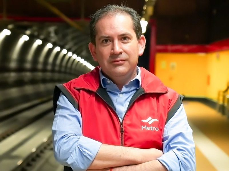 Víctor Hugo Villacrés renuncia al cargo de gerente del Metro de Quito