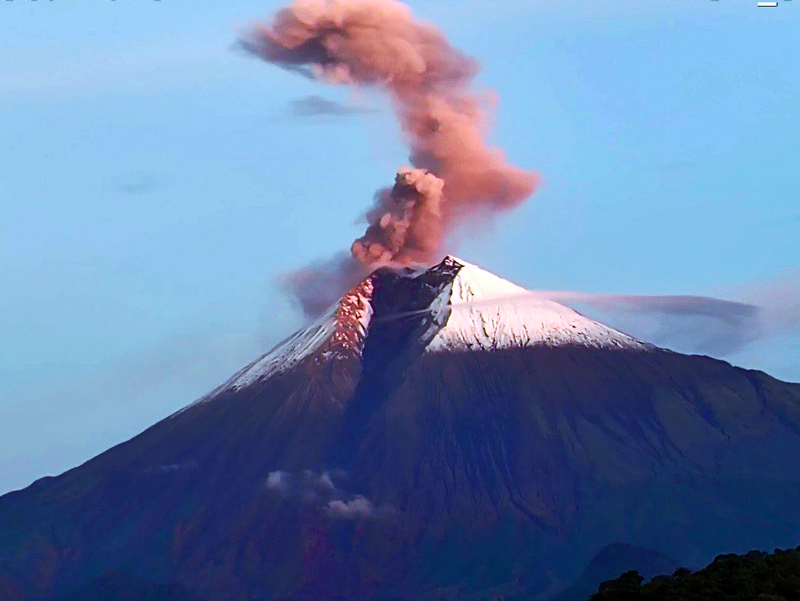 Volcán Sangay emite nueva nube de ceniza este 18 de junio