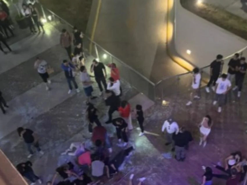 Accidente trágico en México al caer una baranda en Centro Comercial deja dos muertos