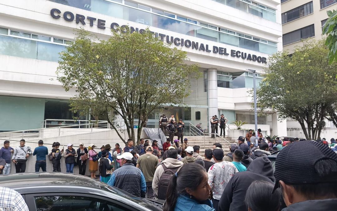 Trabajadores florícolas exigen a la Corte, respetar sus derechos por el no pago de regalías